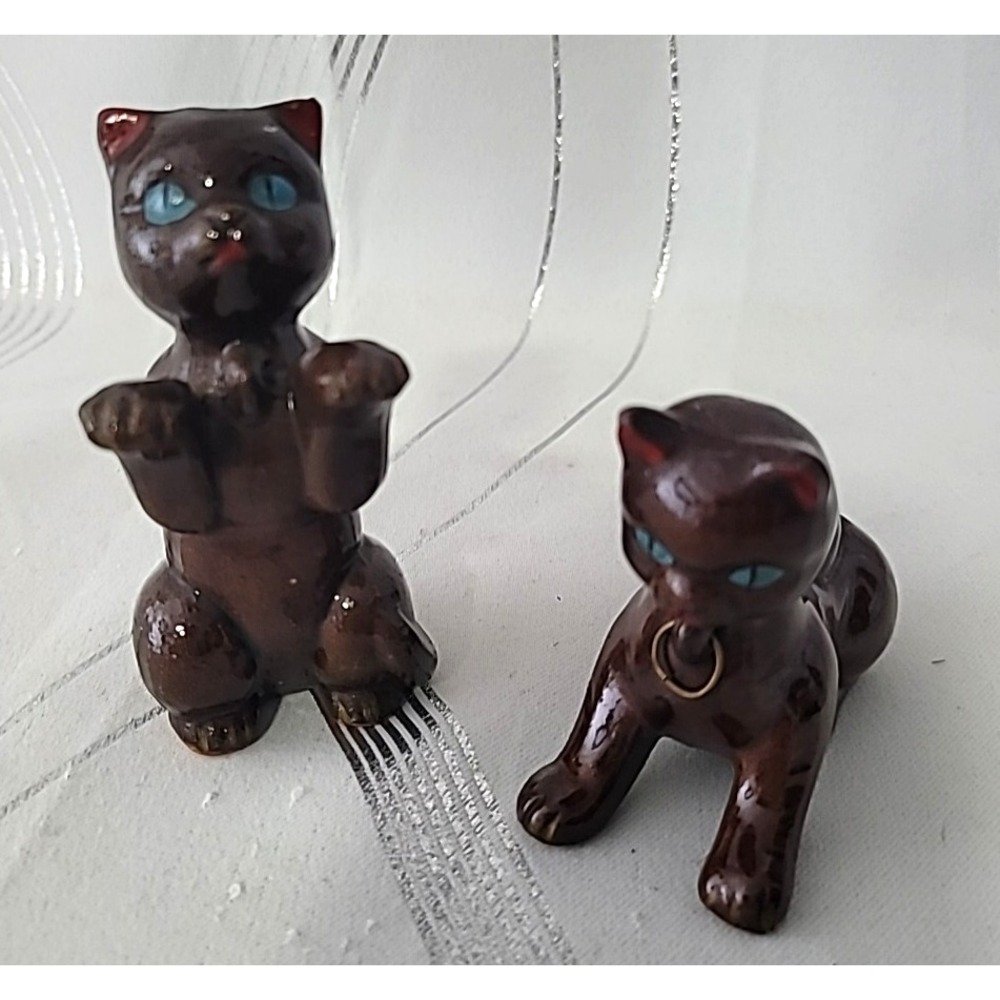 2 Vintage Brown Kitty Cat Figurines with Blue Eyes Rings Japan‎